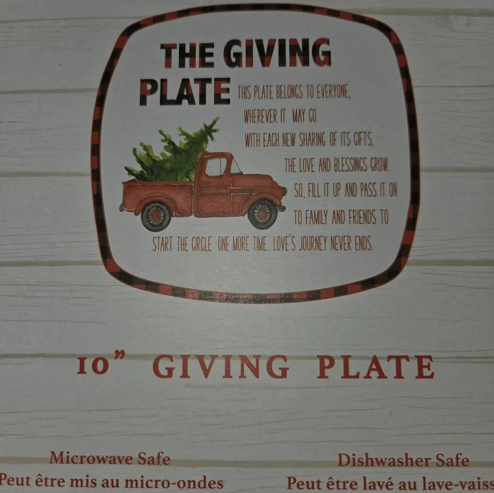 Total Of 7 Holiday Home Red and Green Giving Plates. - Picture 5 of 7